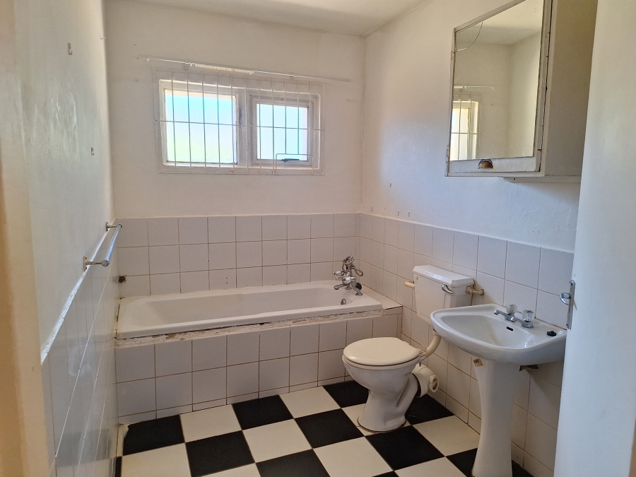 8 Bedroom Property for Sale in Retief Eastern Cape